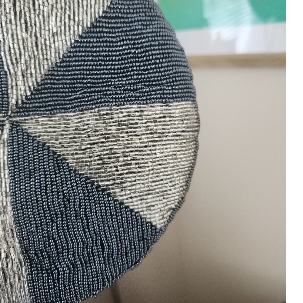 Beaded Geometric Pattern Circle Purse - image 8